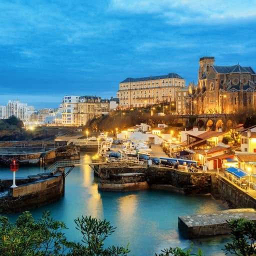 Motivos por los que viajar a Biarritz puede ser un planazo de chicas