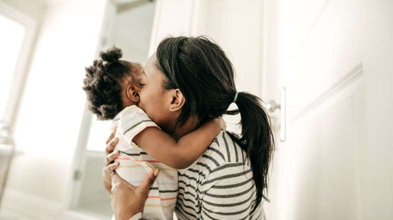 Seis de cada diez madres reciben críticas en su manera de criar a sus hijos