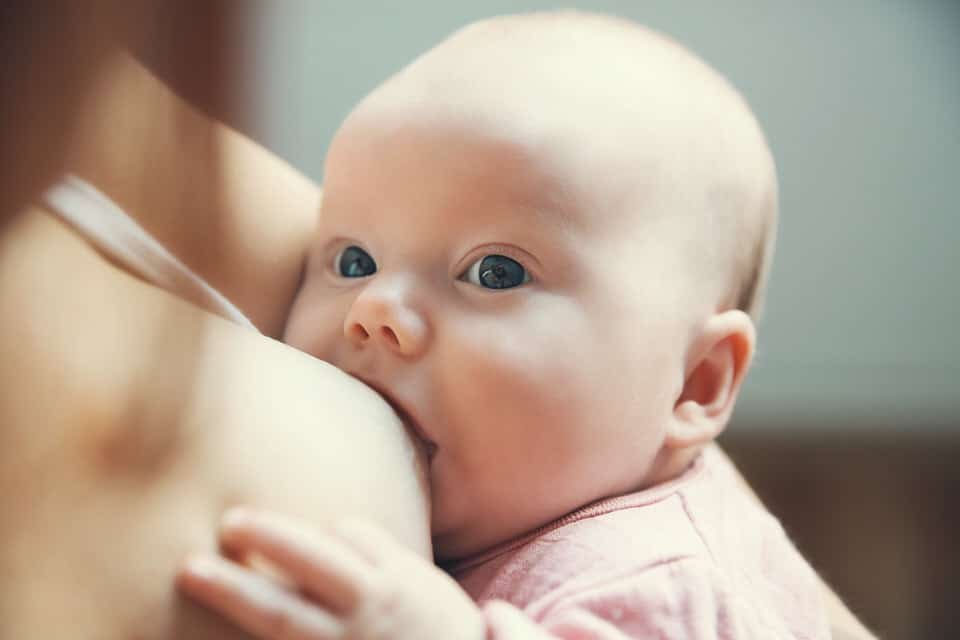 La importancia del parto y la microbiota intestinal del bebé