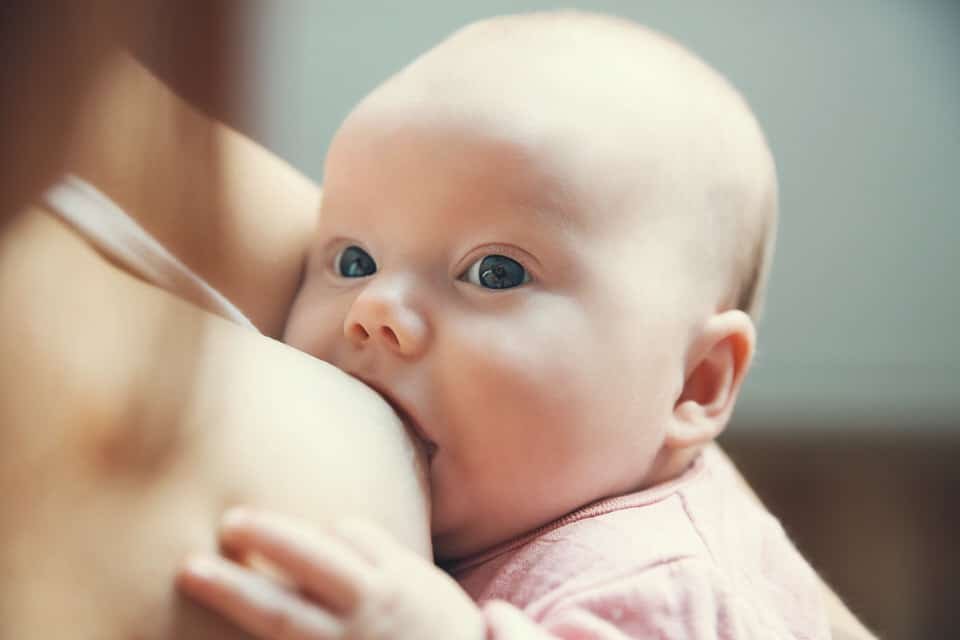 El tipo de parto condiciona la microbiota intestinal del bebé 2 La importancia del parto y la microbiota intestinal del bebé